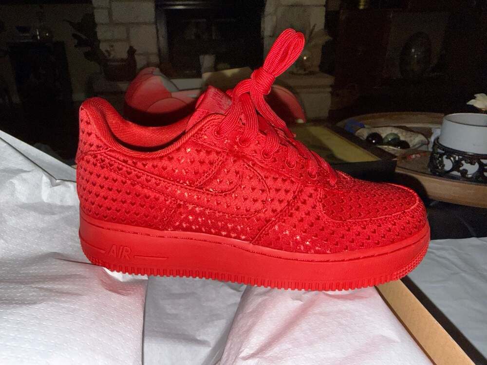 Nike Air Force 1 '07 Low SE Valentine's Day University Red IQ9965-600